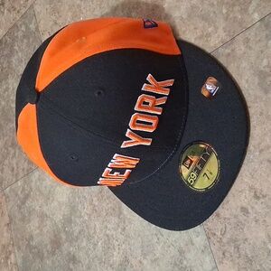 New. New Era New York Knicks 59Fifty Fitted Hat. Size 7 1/8.